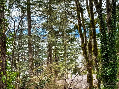 468 3rd Ct, Fox Island, WA 98333