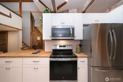 Kitchen - 1515 Olson Rd, Sequim, WA 98382 photo 3 of 6