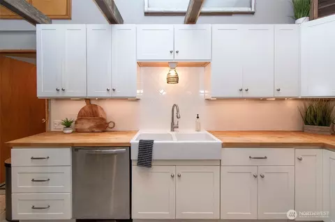 Kitchen - 1515 Olson Rd, Sequim, WA 98382 photo 4 of 6