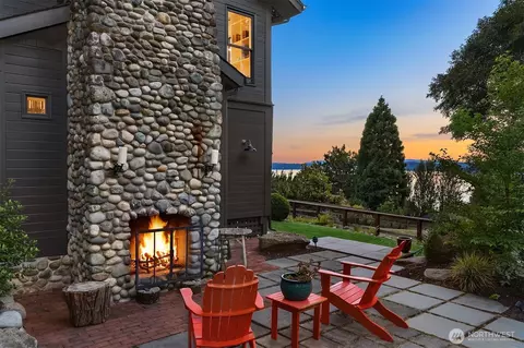 15451 Harvey Rd NE, Bainbridge Island, WA 98110