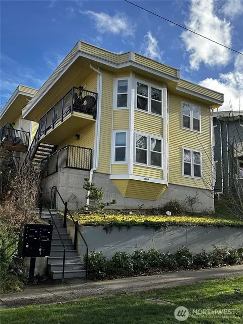 826 N Garden St, Bellingham, WA 98225