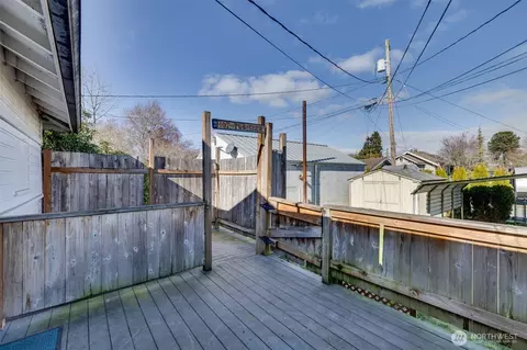 Exterior - 3015 Victor Pl, Everett, WA 98201 photo 4 of 9