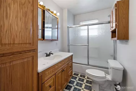 Bath - 3015 Victor Pl, Everett, WA 98201 photo 1 of 1