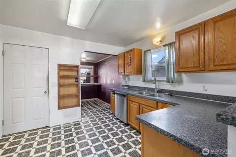 Kitchen - 3015 Victor Pl, Everett, WA 98201 photo 1 of 2