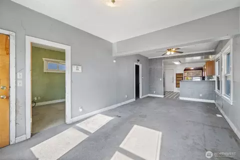 Living - 3015 Victor Pl, Everett, WA 98201 photo 1 of 2