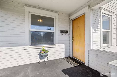 Exterior - 3015 Victor Pl, Everett, WA 98201 photo 3 of 9