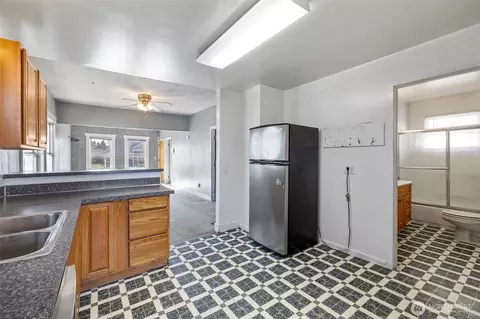 Kitchen - 3015 Victor Pl, Everett, WA 98201 photo 2 of 2