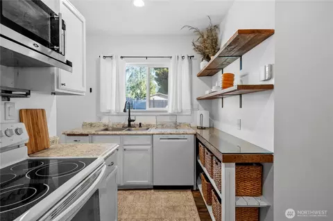 Kitchen - 6916 Beverly Ln, Everett, WA 98203 photo 2 of 2