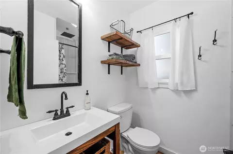 Bath - 6916 Beverly Ln, Everett, WA 98203 photo 5 of 5