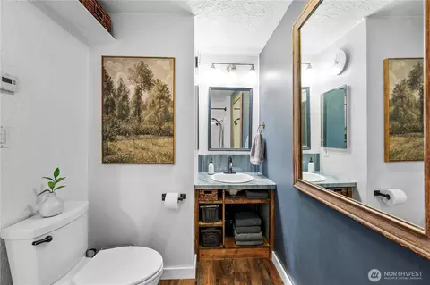 Bath - 6916 Beverly Ln, Everett, WA 98203 photo 2 of 5