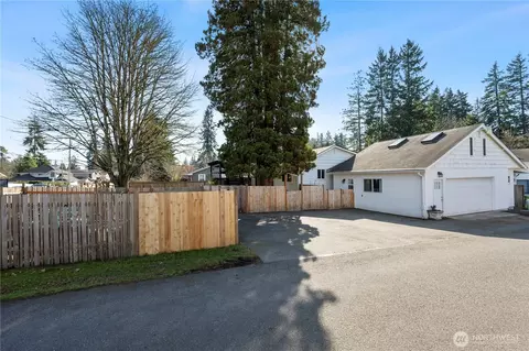Exterior - 6916 Beverly Ln, Everett, WA 98203 photo 5 of 10