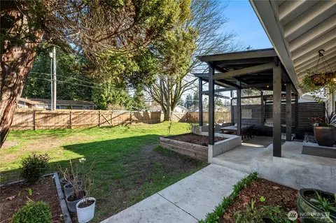 Exterior - 6916 Beverly Ln, Everett, WA 98203 photo 4 of 10