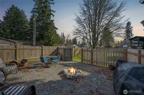 Exterior - 6916 Beverly Ln, Everett, WA 98203 photo 7 of 10