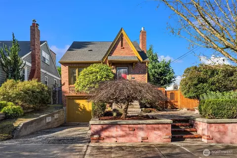 2301 42nd Ave SW, Seattle, WA 98116