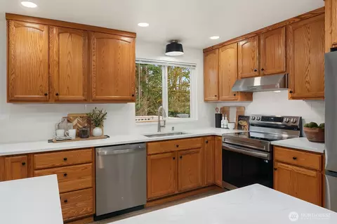 Kitchen - 24114 7th Pl W, Bothell, WA 98021 photo 4 of 6