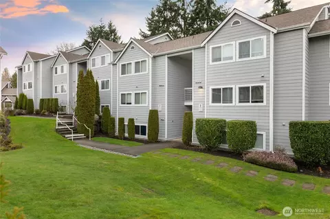12618 109th Ct NE #H101, Kirkland, WA 98034