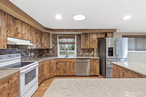 Kitchen - 153 Davidson Dr, Sequim, WA 98382 photo 4 of 5