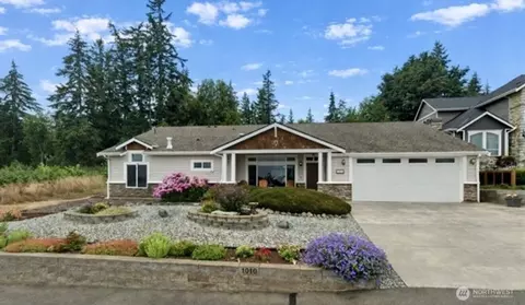1010 Lightning Way, Camano Island, WA 98282