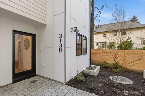 313 17th Ave E #B, Seattle, WA 98112