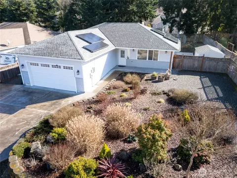 1111 Dunker Dr, Port Angeles, WA 98363