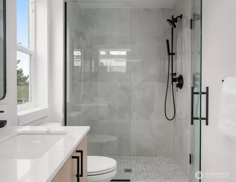Bath - 5814 Lowell Larimer Rd #C4, Everett, WA 98208 photo 2 of 3