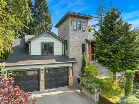 9615 NE 26th St, Clyde Hill, WA 98004