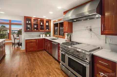 4544 49th Ave NE, Seattle, WA 98105 photo 9