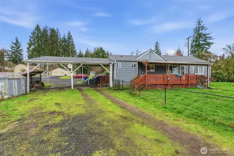 Exterior - 2201 Holcomb Loop Rd, Kelso, WA 98626 photo 2 of 8