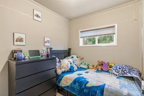Bedroom - 2201 Holcomb Loop Rd, Kelso, WA 98626 photo 3 of 3