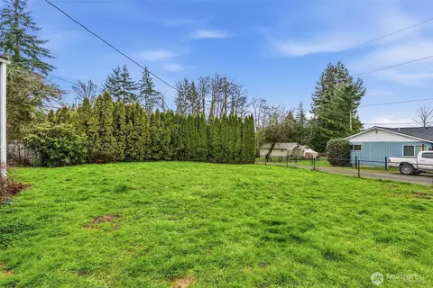 Exterior - 2201 Holcomb Loop Rd, Kelso, WA 98626 photo 5 of 8