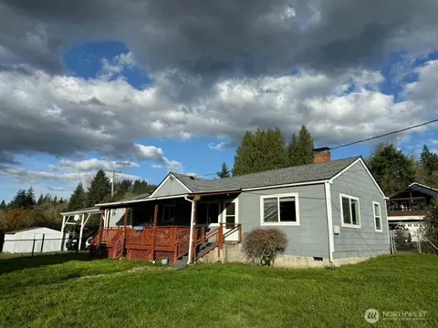 Exterior - 2201 Holcomb Loop Rd, Kelso, WA 98626 photo 7 of 8
