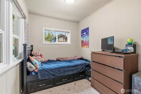 Bedroom - 2201 Holcomb Loop Rd, Kelso, WA 98626 photo 2 of 3