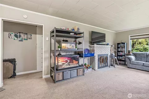 Living - 2201 Holcomb Loop Rd, Kelso, WA 98626 photo 2 of 2