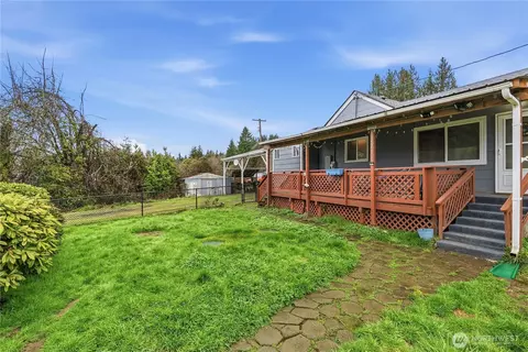 Exterior - 2201 Holcomb Loop Rd, Kelso, WA 98626 photo 4 of 8