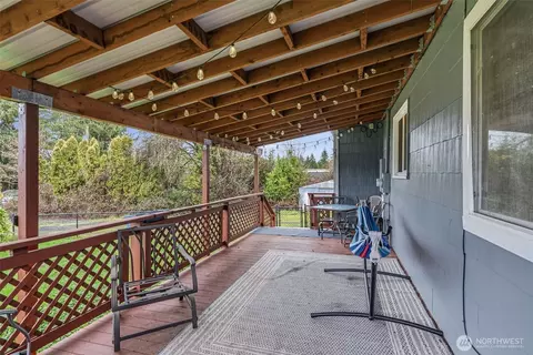 Exterior - 2201 Holcomb Loop Rd, Kelso, WA 98626 photo 3 of 8
