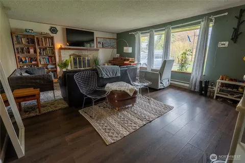 Living - 9420 24th Ave SE, Everett, WA 98208 photo 1 of 2