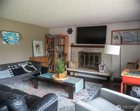 Living - 9420 24th Ave SE, Everett, WA 98208 photo 2 of 2