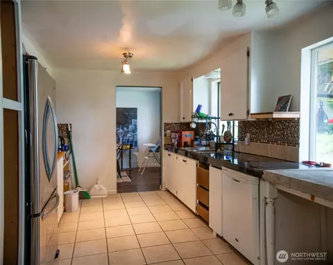 Kitchen - 9420 24th Ave SE, Everett, WA 98208 photo 1 of 3