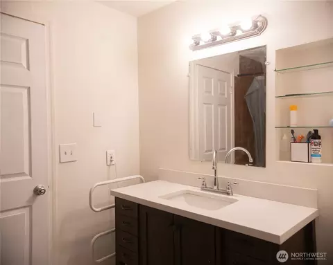Bath - 9420 24th Ave SE, Everett, WA 98208 photo 5 of 5
