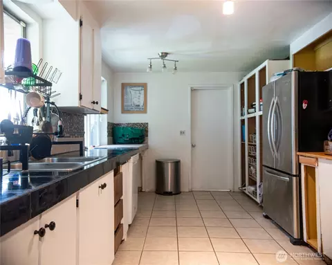 Kitchen - 9420 24th Ave SE, Everett, WA 98208 photo 3 of 3