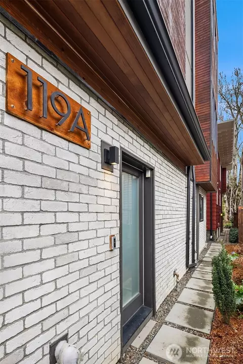119 A 18th Ave E, Seattle, WA 98122
