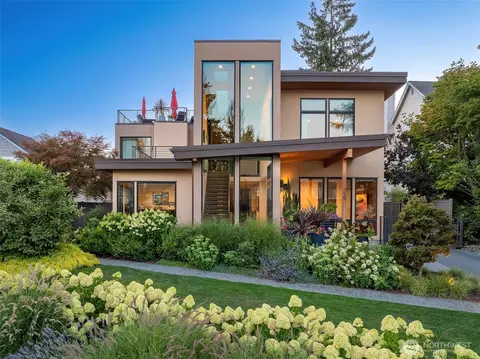 719 99th Ave NE, Bellevue, WA 98004