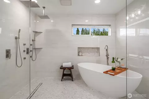 Bath - 4106 167th Pl SE, Bothell, WA 98012 photo 2 of 5