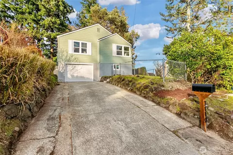 3110 11th St, Bremerton, WA 98312