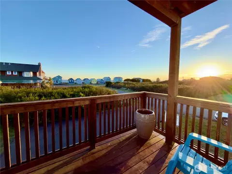 1046 Wawona Ave SE, Ocean Shores, WA 98569