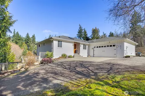 4075 Farmer Dell Rd E, Port Orchard, WA 98366