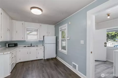 Kitchen - 6303 Cady Rd, Everett, WA 98203 photo 3 of 3