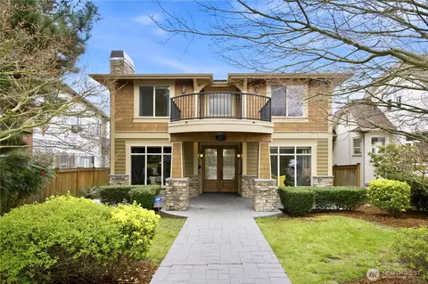 217 7th Ave W, Kirkland, WA 98033