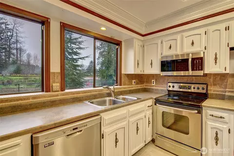 Kitchen - 5008 169th St SE, Bothell, WA 98012 photo 3 of 5