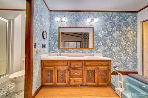 Bath - 5008 169th St SE, Bothell, WA 98012 photo 1 of 6
